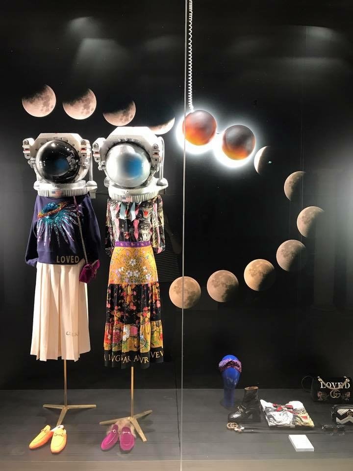 Scenografia a tema spazio